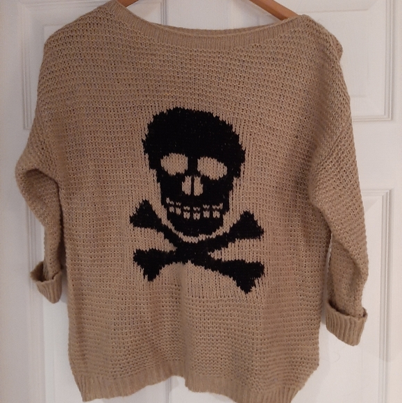 lovecrazy Sweaters - Skull and crossbones sweater